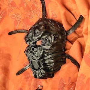 Black Leather Mask "Infinite Hunger" Thomas edition, Symmetrical nostrils, Munch's O-shaped mouth, Five strap-system