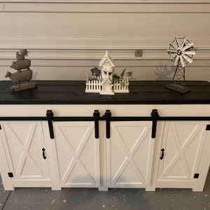 Farmhouse style Buffet with barn doors / Sideboard / Farmhouse style TV console with barn door slider and hinged door