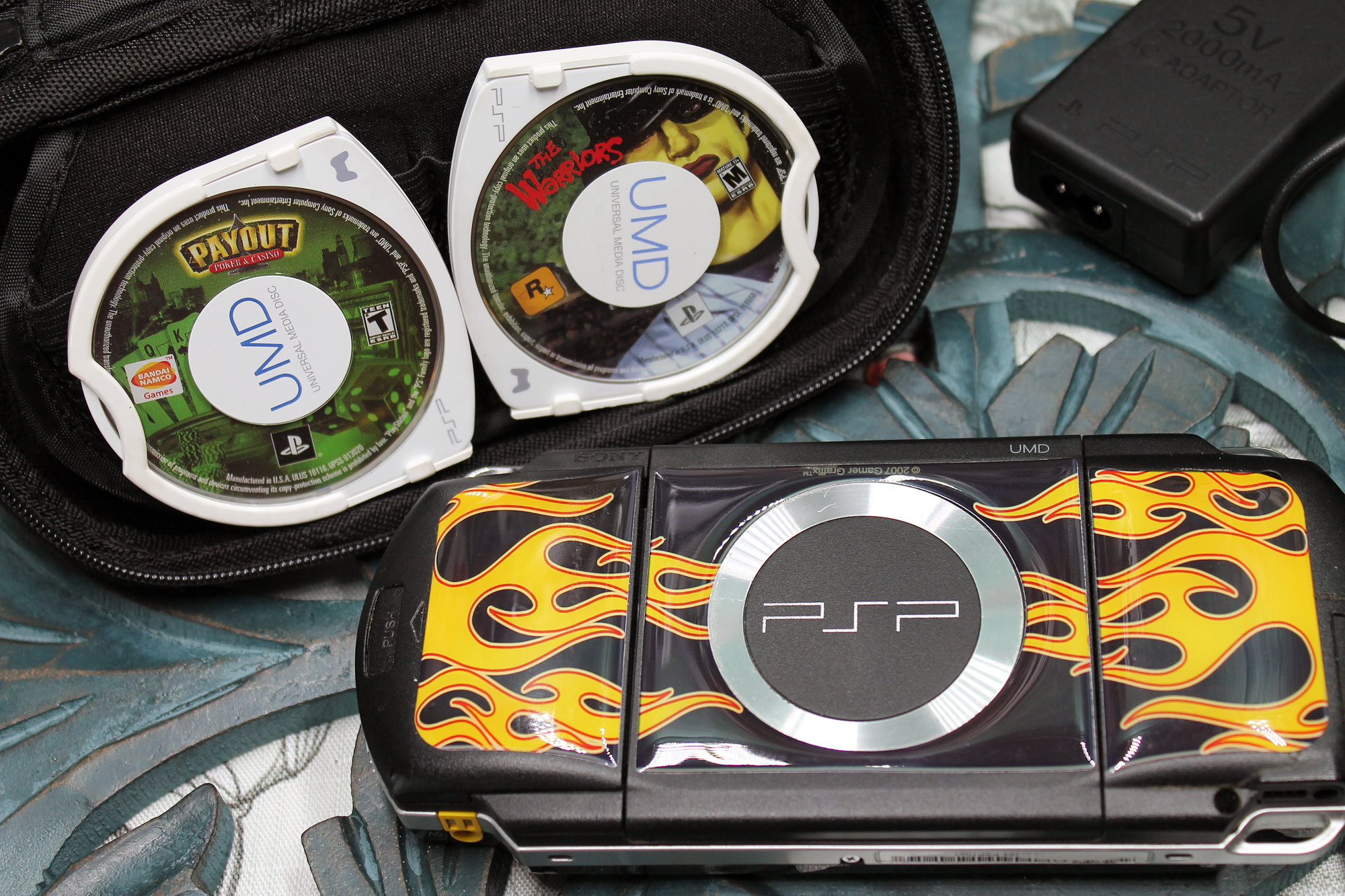 携帯用ゲームソフト PlayStation Portable - UMD VIDEO master and commander Amazon | ファイナルファンタジーVII アドベントチルドレン UMD
