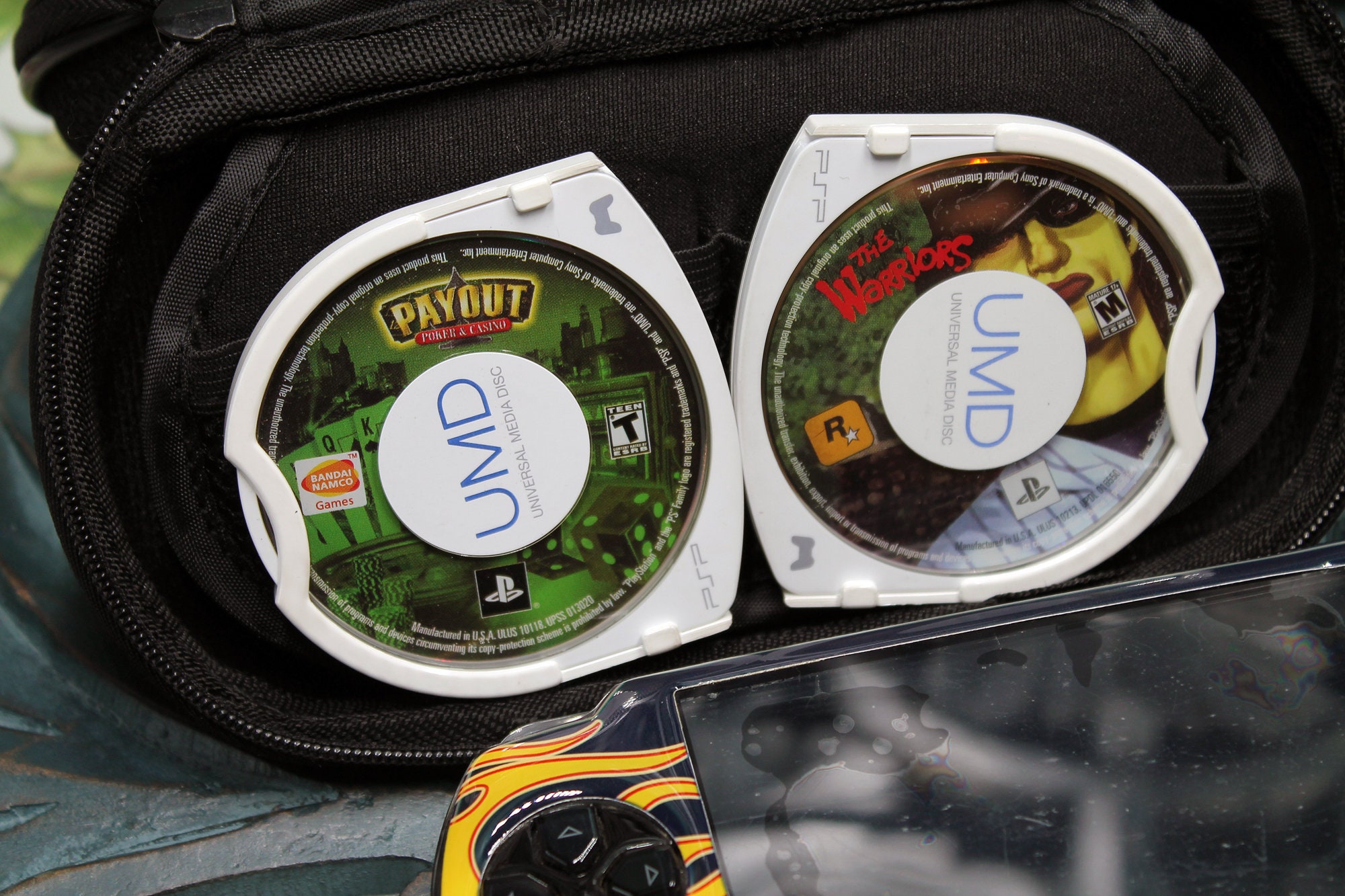 PSP (portable Sony Playstation) System Bundle/2 Games (disc