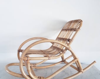 ロッキングチェア ヴィンテージとボヘミアンスタイルの籐製の子供用