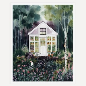 K&ouml;nnte beinhalten: Ein wei&szlig;es Gew&auml;chshaus mit einem kleinen, wei&szlig;en Kaninchen davor. Das Gew&auml;chshaus ist von einem &uuml;ppigen Garten mit gr&uuml;nen B&auml;umen und rosa Blumen umgeben.
