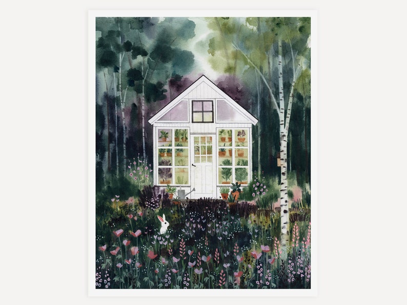K&ouml;nnte beinhalten: Ein wei&szlig;es Gew&auml;chshaus mit einem kleinen, wei&szlig;en Kaninchen davor. Das Gew&auml;chshaus ist von einem &uuml;ppigen Garten mit gr&uuml;nen B&auml;umen und rosa Blumen umgeben.
