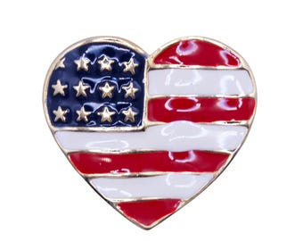 Broche de esmalte vintage con forma de corazón y bandera estadounidense patriótica.