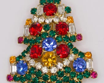 Broche vintage firmado por Warner con forma de árbol de Navidad y diamantes de imitación - Pin de árbol navideño colorido, joyería navideña retro