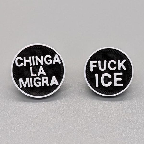 Petite épinglette FUCK ICE, espagnol ou anglais au choix, imprimée en 3D en plastique PLA noir et blanc