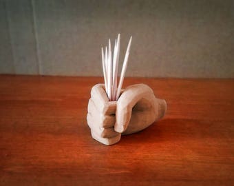 Soporte para palillos de dientes: puño cincelado, plástico biodegradable de color madera impreso en 3D