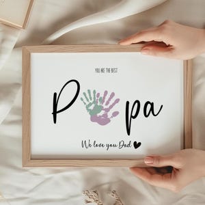 PAPA We Love You - Impronta della mano e dell'impronta del piede, regalo per la festa del papà, biglietto fai da te per fratelli e sorelle, lavoretto per bambini in età prescolare, ricordo
