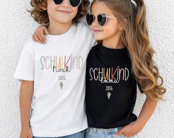 Geschenk Schulanfang 2026, Personalisierbares T-Shirt für Schulkinder mit Namen, Einschulung, erster Schultag, Shirt für Mädchen und Jungen