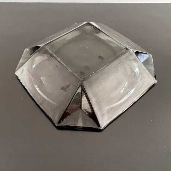 グレー　灰皿　ミッドセンチュリー ヴィンテージの大型グレーガラス灰皿：ミッドセンチュリーモダン