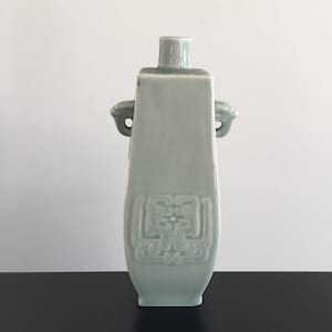 ヴィンテージ青磁グリーン陶器ボトル：東洋風アジアンインテリア花瓶