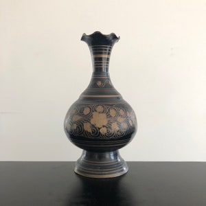 Jarrón vintage de latón negro, latón indio, jarrón, jarrón negro, interiores bohemios, decoración bohemia, jarrón grabado, jarrón de metal