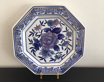 ヴィンテージの八角形の青と白のシノワズリ皿（鳥が描かれている