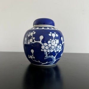 Vintage,Prunus Ingwerglas,Blau und Weiß,Chinoiserie Decor,Ingwerglas,Asiatische Innenräume,Orientalische Dekoration,Innendekoration,Pflaumenblüte,Hawthorne