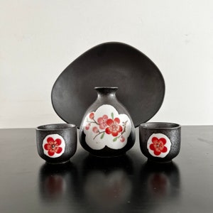 Vintage,Sake Set,Japanese Pottery,Sake Bottle,Sake Cups,Japanese Gift,Barware,Gift