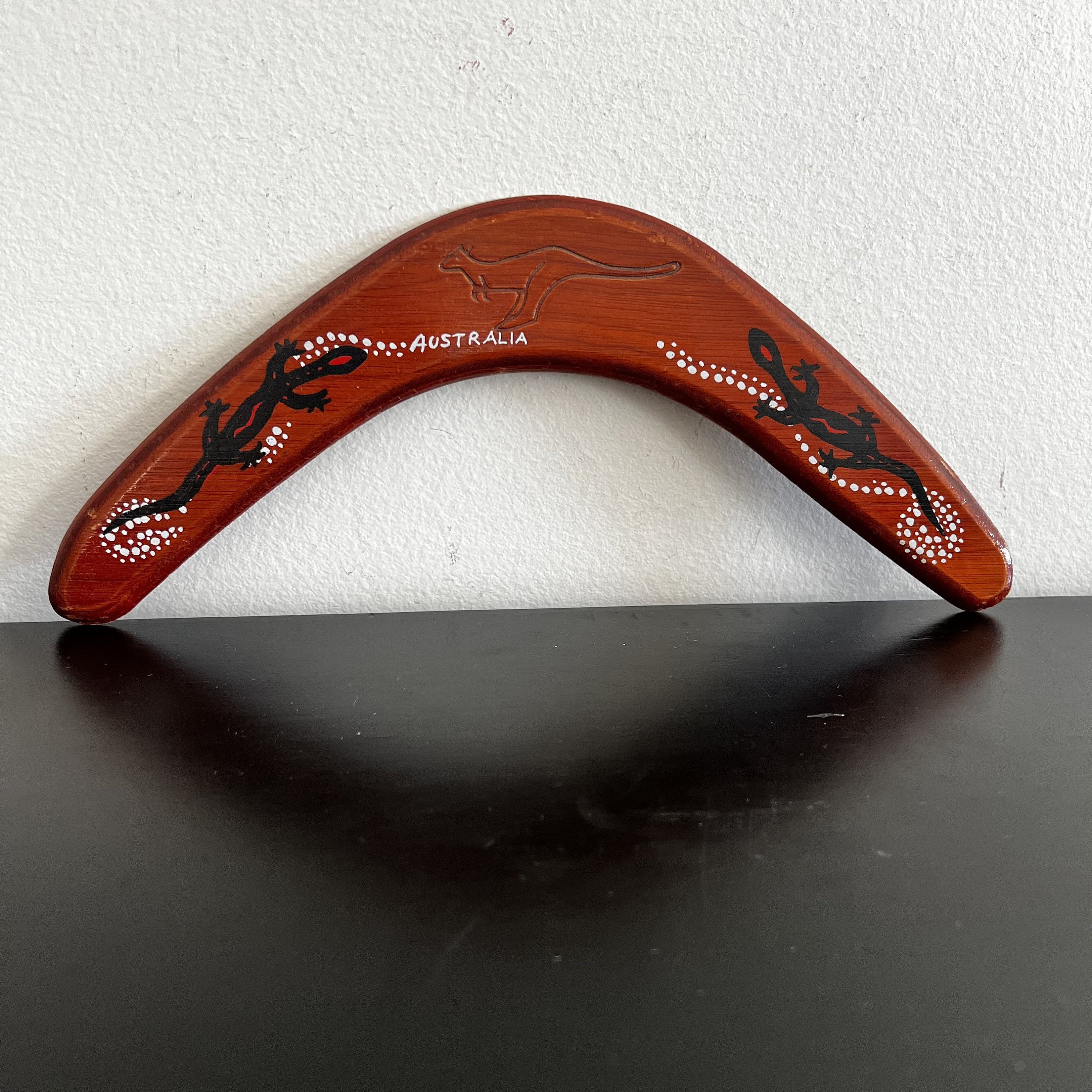 オーストラリアンアボリジナルアート タペストリー2点セット ブーメラン ヴィンテージの手彫りブーメラン：オーストラリアのアボリジニアート