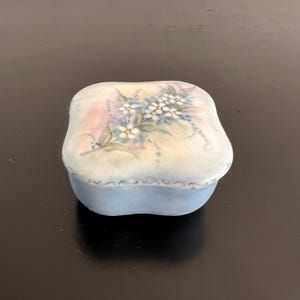 Vintage,Porcelain Dresser Box,Jewelry Box,Hand Painted Porcelain,Jewelry Storage,Ceramic Box,Floral Ceramic Box,Gift,Trinket Box