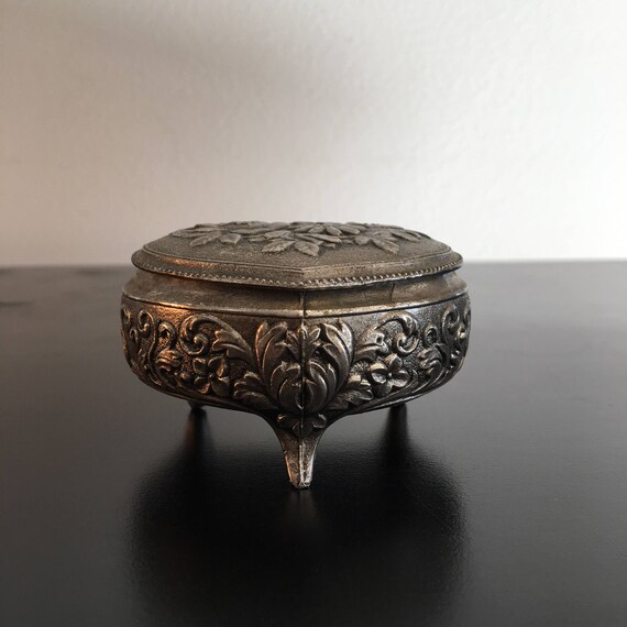Beautiful Pewter Trinket Box With Crystals Inlaid P8431