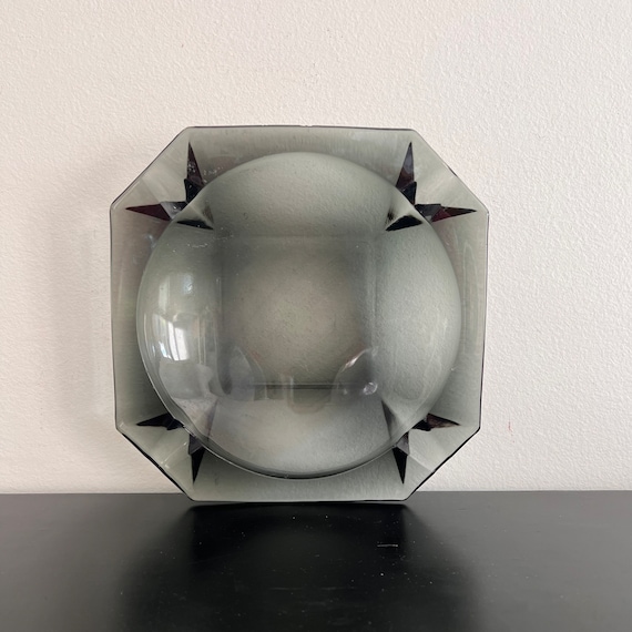 グレー　灰皿　ミッドセンチュリー ヴィンテージの大型グレーガラス灰皿：ミッドセンチュリーモダン