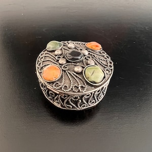 Vintage,Sajai,Indian Box,Small Indian Box,Ring Box,Small Trinket Box,Ornate Box,Indian Metal Box,Metal Jewelry Box