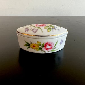 Vintage,Porcelain Box,Dresser Box,Ring Box,Jewelry Box,Small Porcelain Box,Porcelain Floral Box
