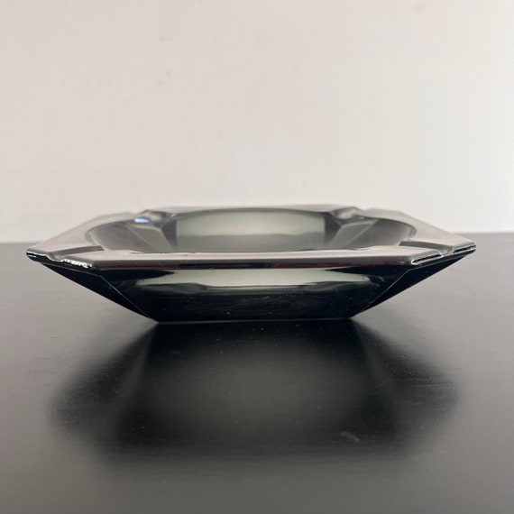 ヴィンテージの大型グレーガラス灰皿：ミッドセンチュリーモダン