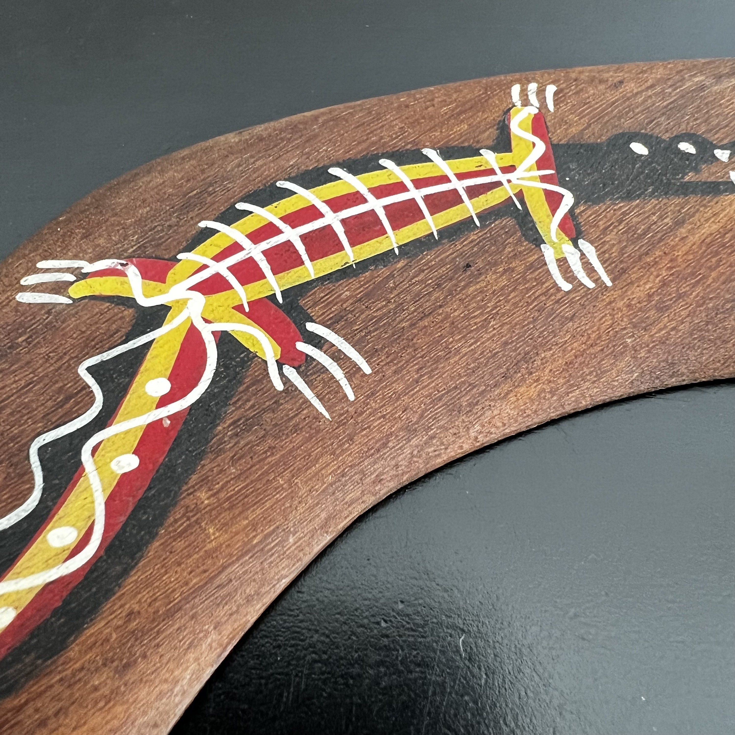 ヴィンテージオーストラリアブーメラン：手彫りのワニ、先住民族の芸術