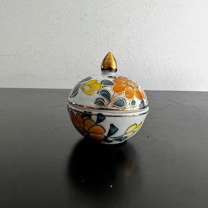 Vintage,Benjarong,Thai Porcelain,Porcelain Box,Lidded Bowl,Floral Porcelain,Made In Thailand,Folk Art