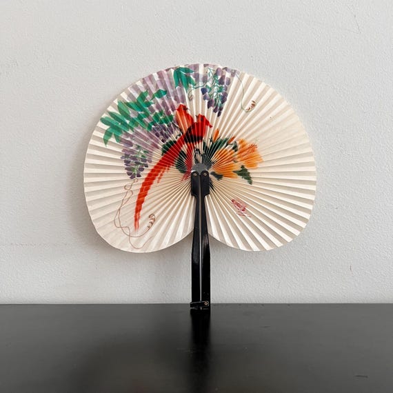 Ventaglio pieghevole orientale vintage: decorazione asiatica con uccelli e fiori - Italia