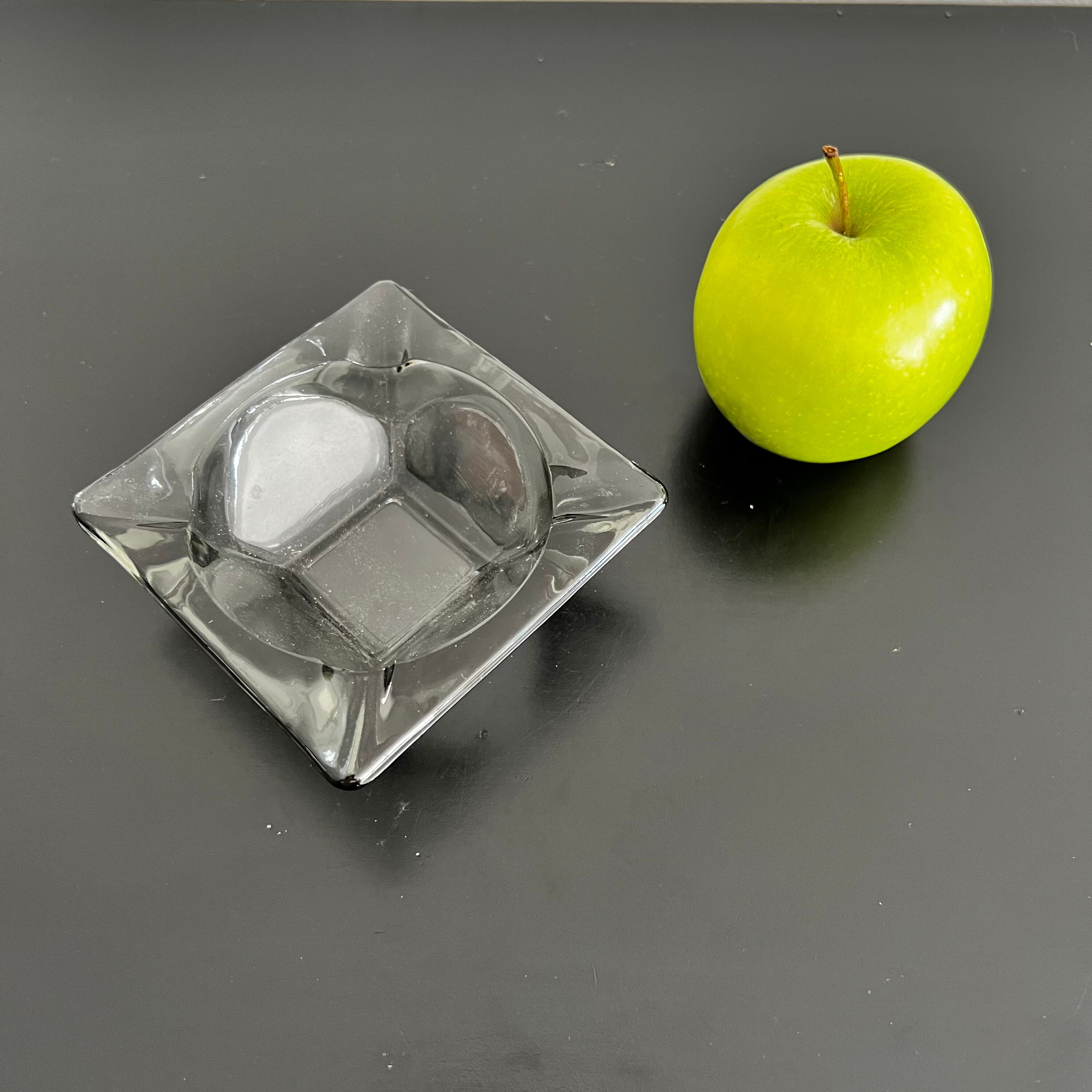 ヴィンテージグレーガラス灰皿：ミッドセンチュリーモダンレトロ