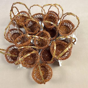 Lot of 20 Mini Wicker Baskets, Vintage NOS Darice Craft Supplies, 3” Round Diameter Favor Baskets, Porch Goose Accessories, or DIY Decor