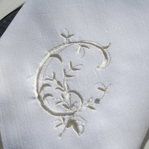 Personalised Monogram NAPKIN Letter G Name Initial Easy Iron Ecru Embroidery Unique Gift Birthday Engagement Wedding Valentine Present