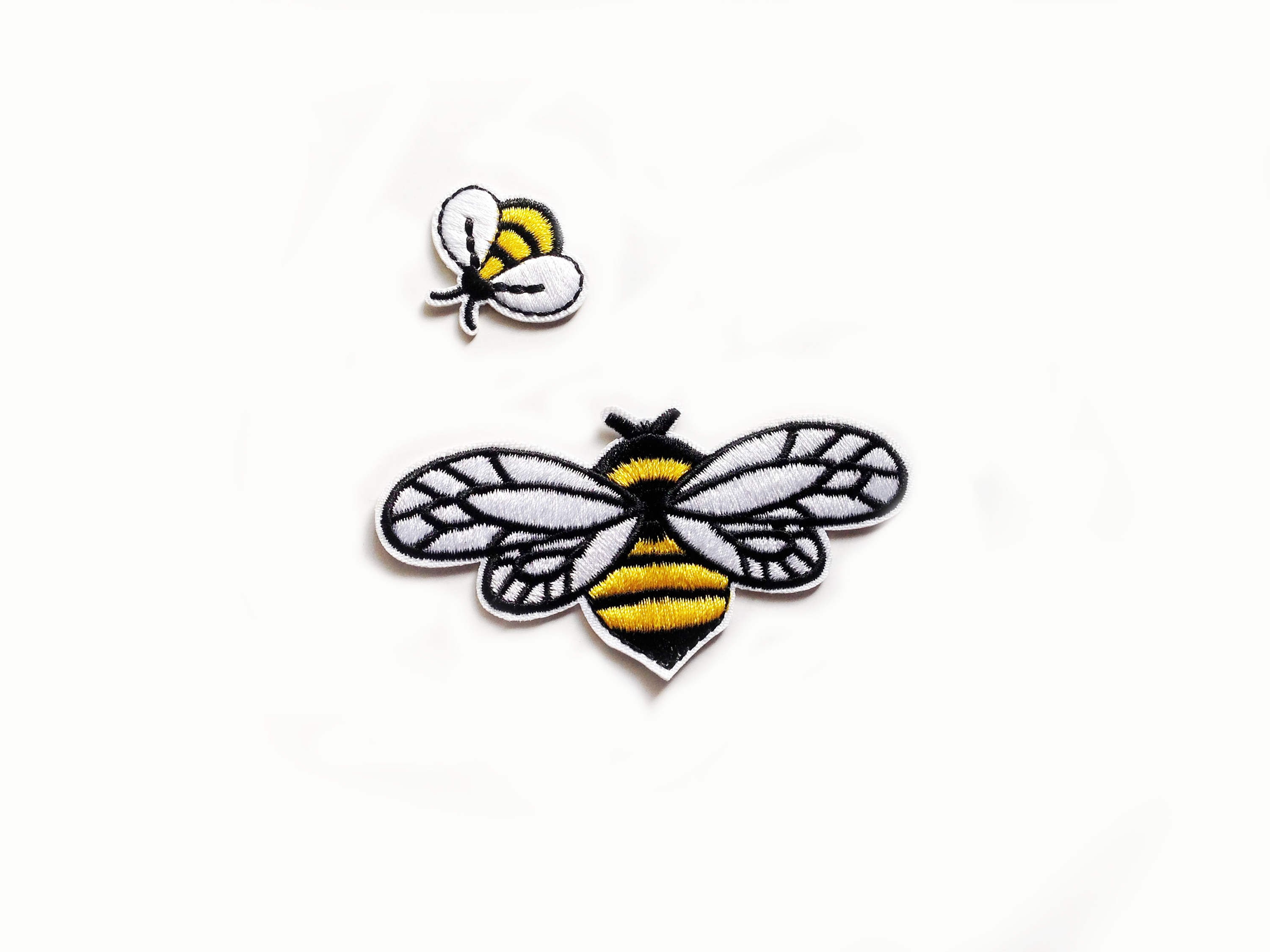 set of flying bees PATCHES Embroidery badge Iron On Embroidered Applique black yellow white insect cute