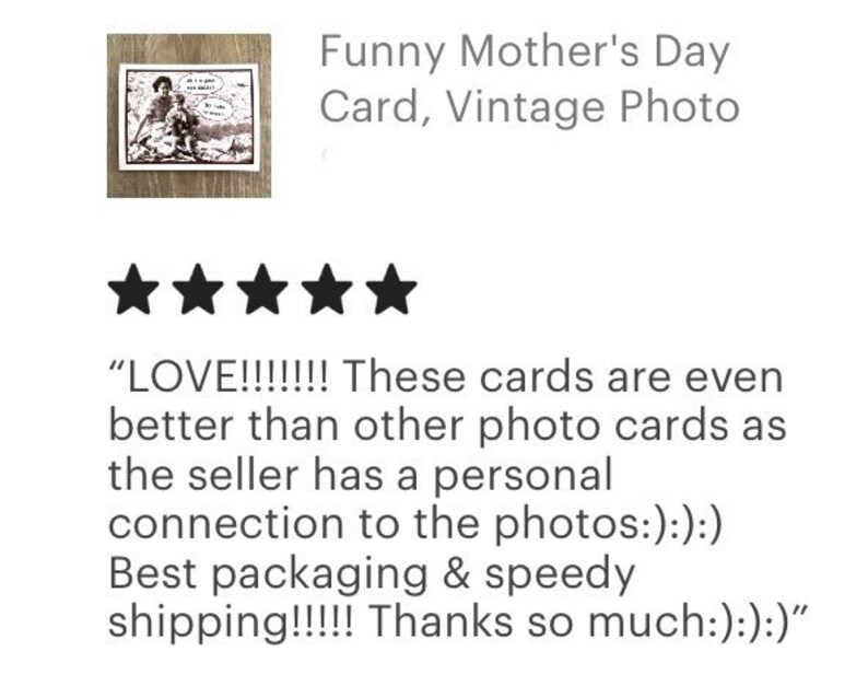 Puede incluir: Una tarjeta vintage del D&iacute;a de la Madre con una foto en blanco y negro. La tarjeta est&aacute; etiquetada como "Funny Mother's Day Card, Vintage Photo". Tambi&eacute;n es visible el texto de la rese&ntilde;a del cliente, incluyendo la palabra "LOVE!!!!!!!".