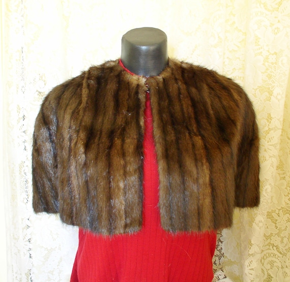 Mink Fur Capelet in Dark Sable Mink.. Vintage Mink
