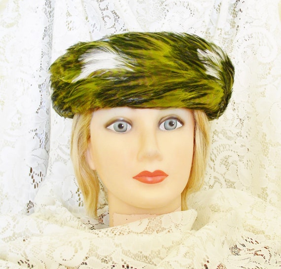 Feather Hat in Green.....Vintage Green Hackle Fea… - image 1