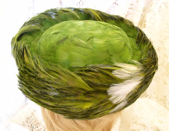 Feather Hat in Green.....Vintage Green Hackle Fea… - image 5