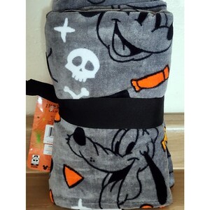Ensemble de 2 essuie-mains gris Pluto Mickey Mouse d'Halloween, 16 x 28 po, peluche NWT image 2