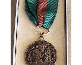 Rare Vintage Dekalb Agricultural Accomplishment Award Medal In Box Morgan's