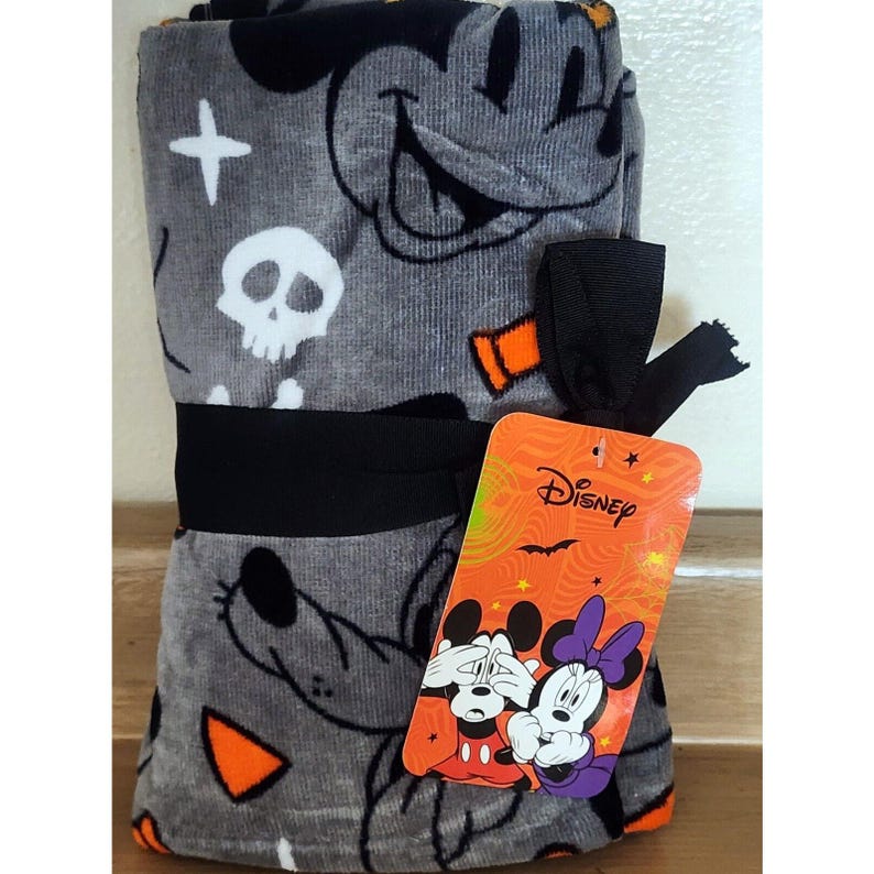 Ensemble de 2 essuie-mains gris Pluto Mickey Mouse d'Halloween, 16 x 28 po, peluche NWT image 1