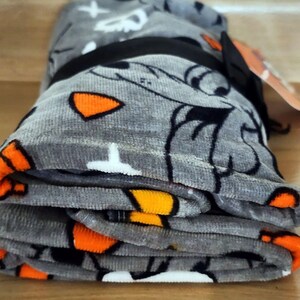 Ensemble de 2 essuie-mains gris Pluto Mickey Mouse d'Halloween, 16 x 28 po, peluche NWT image 3