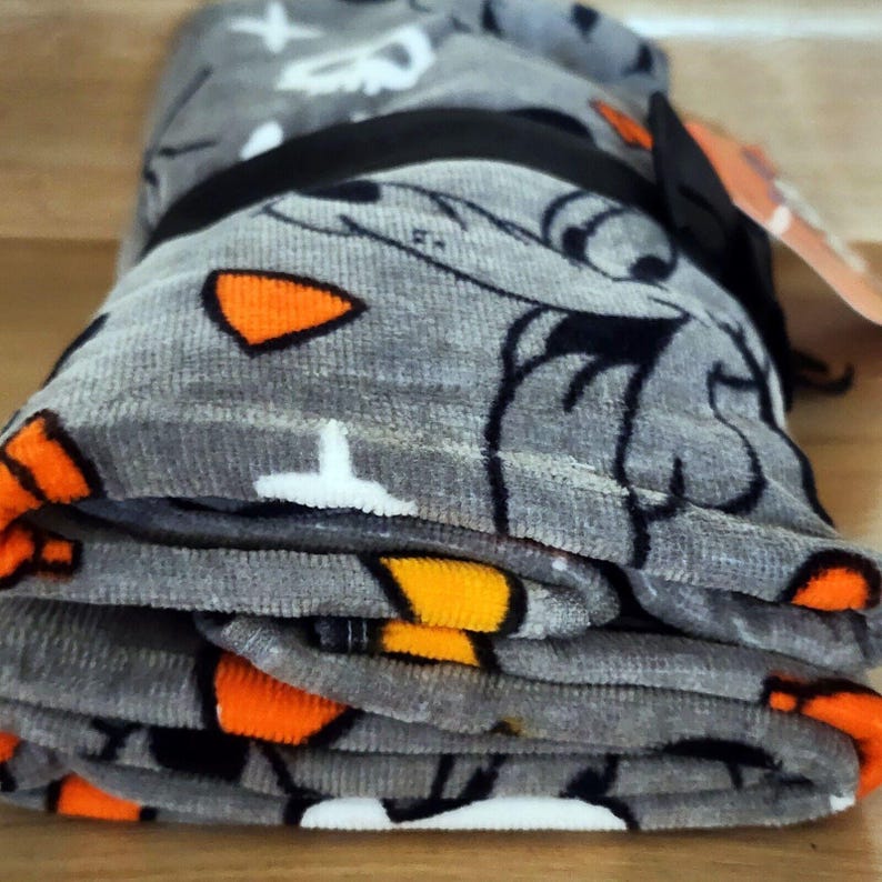 Ensemble de 2 essuie-mains gris Pluto Mickey Mouse d'Halloween, 16 x 28 po, peluche NWT image 3