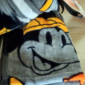 Ensemble de 2 essuie-mains gris Pluto Mickey Mouse d'Halloween, 16 x 28 po, peluche NWT image 4