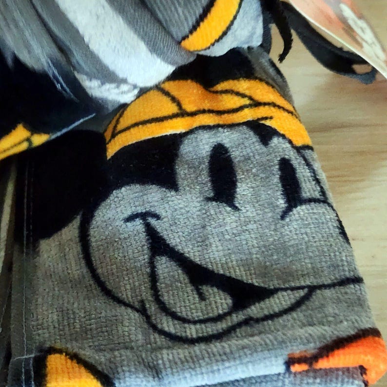 Ensemble de 2 essuie-mains gris Pluto Mickey Mouse d'Halloween, 16 x 28 po, peluche NWT image 4