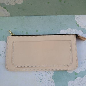001-Veg-tanned leather wallet / pouch with zipper.