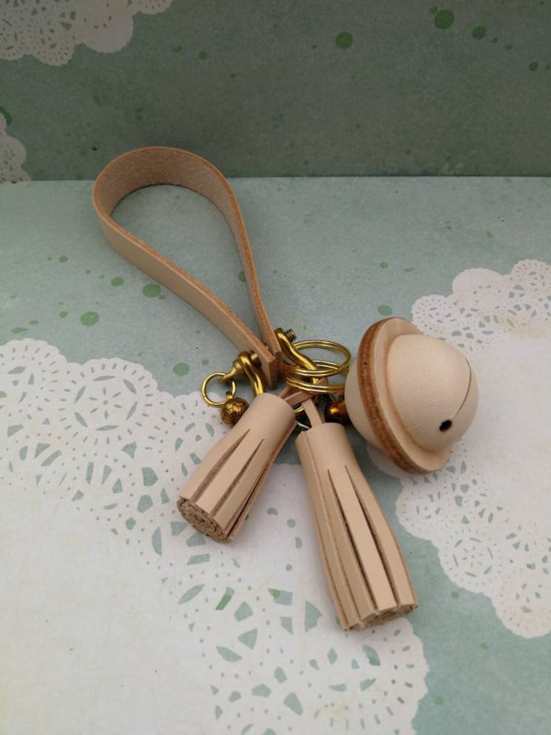 004-Veg-tanned leather bell key-chain