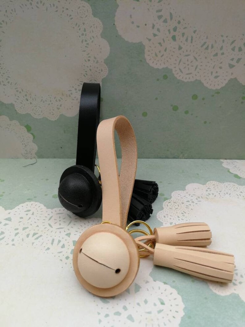 004-Veg-tanned leather bell key-chain