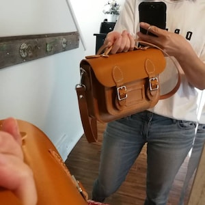 034-Veg-tanned leather messenger bag