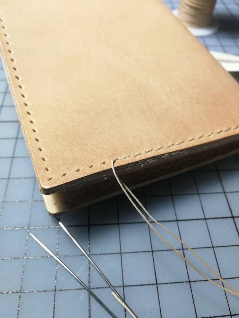 Veg tanned leather pouch 054