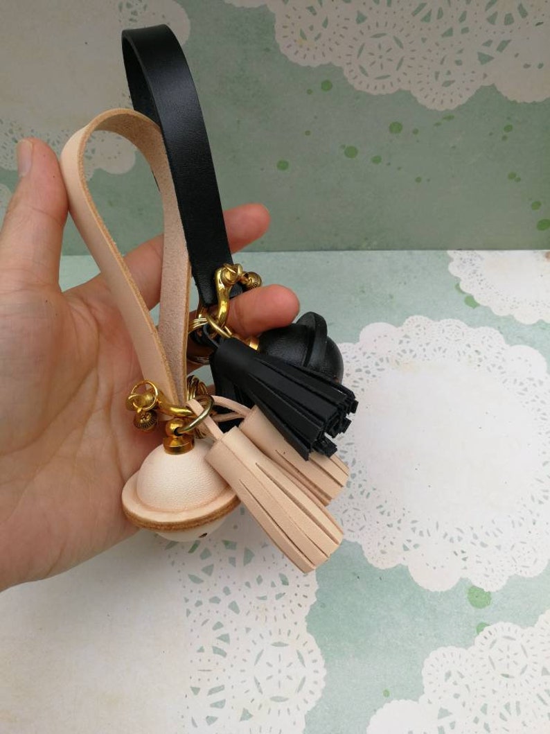 004-Veg-tanned leather bell key-chain